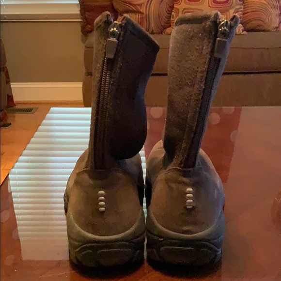 Back zip boot - Picture 2 of 5